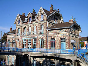 La gare d'Épinay-sur-Seine est particulièrement ouvragée, comme toutes les gares de l'ancienne ligne des Grésillons