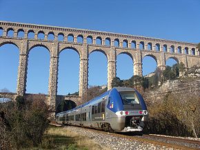  B 81628 passant sous l'aqueduc de Roquefavour