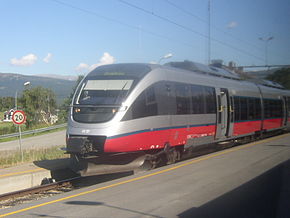 Rame BM93 stationnée en gare de Dombås.