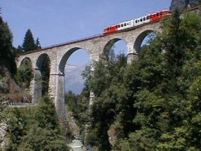 Une rame Z 800 franchit le viaduc Sainte-Marie à l'été 2001