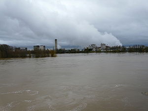 Chinon nuclear power plant.JPG