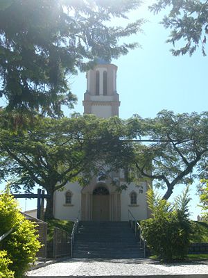 Église de Águas Mornas et la place Evaldo Carlos Lehmkuhl - Águas Mornas