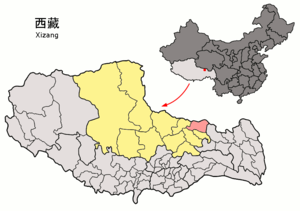 Localisation du xian de Baqên (en rose) dans la préfecture de Nagchu (en jaune)