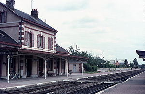Nogent-sur-Vernisson gare 1.jpg
