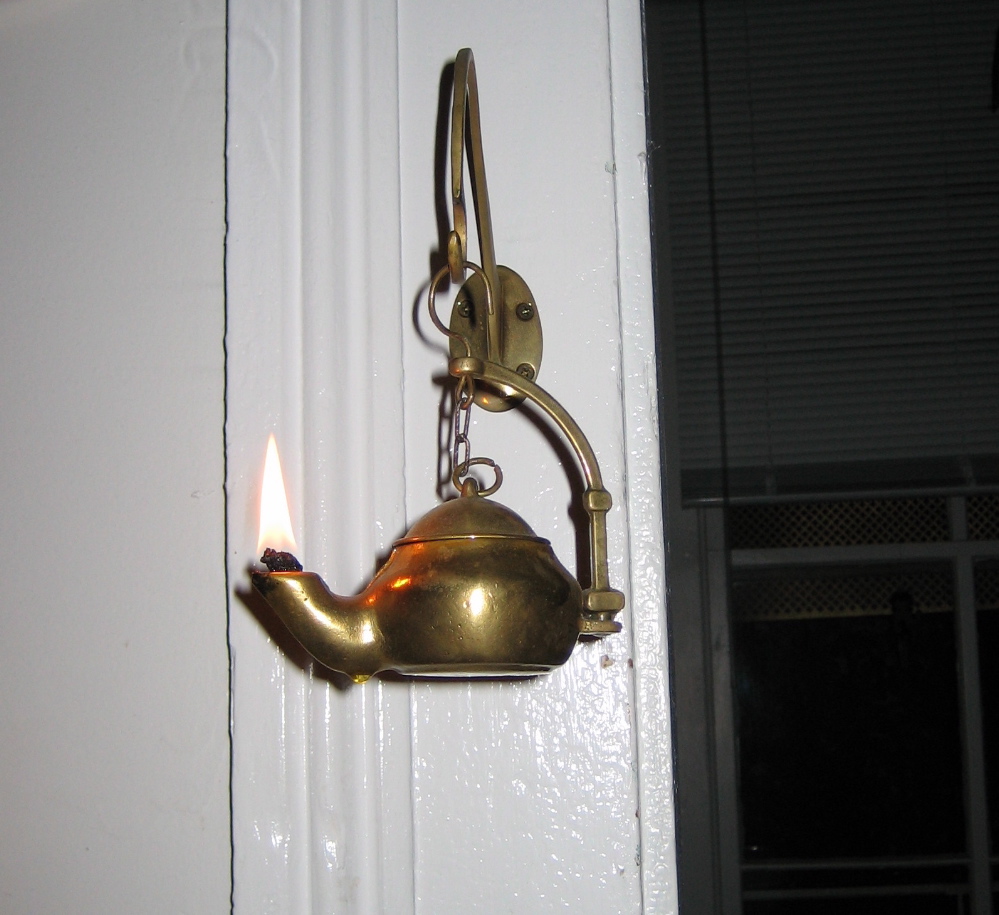 BrassOliveOilLamp1.jpg