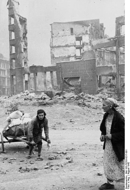http://fr.academic.ru/pictures/frwiki/66/Bundesarchiv_Bild_183-F0703-0217-001%2C_Russland%2C_Kesselschlacht_Stalingrad.jpg