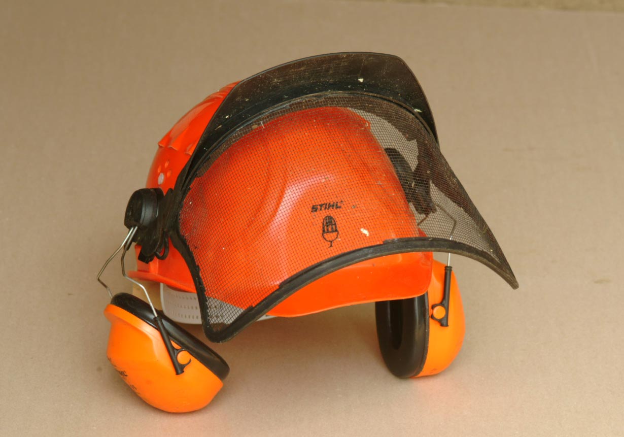 Chainsaw_helmet.jpg