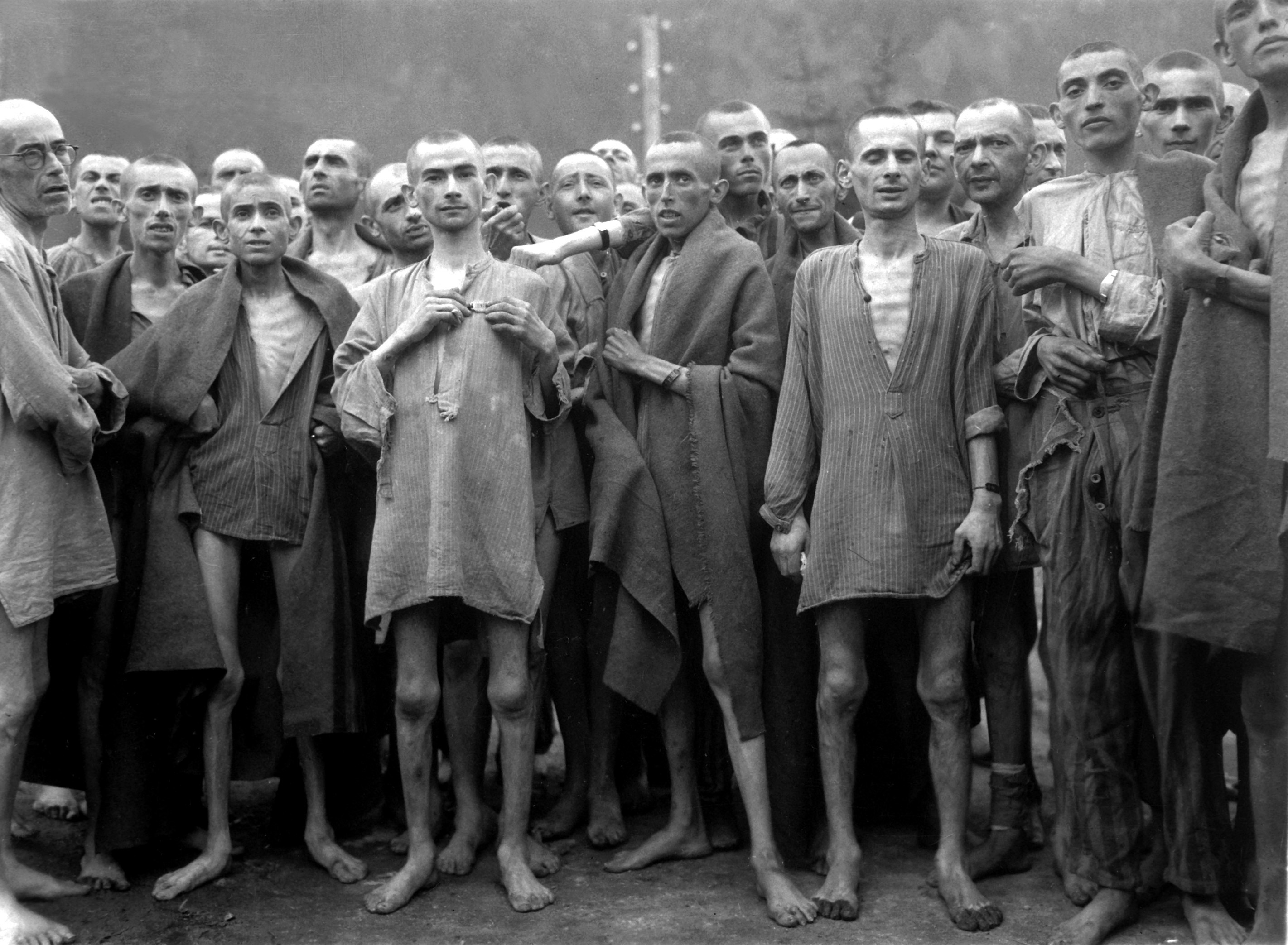 http://fr.academic.ru/pictures/frwiki/69/Ebensee_concentration_camp_prisoners_1945.jpg