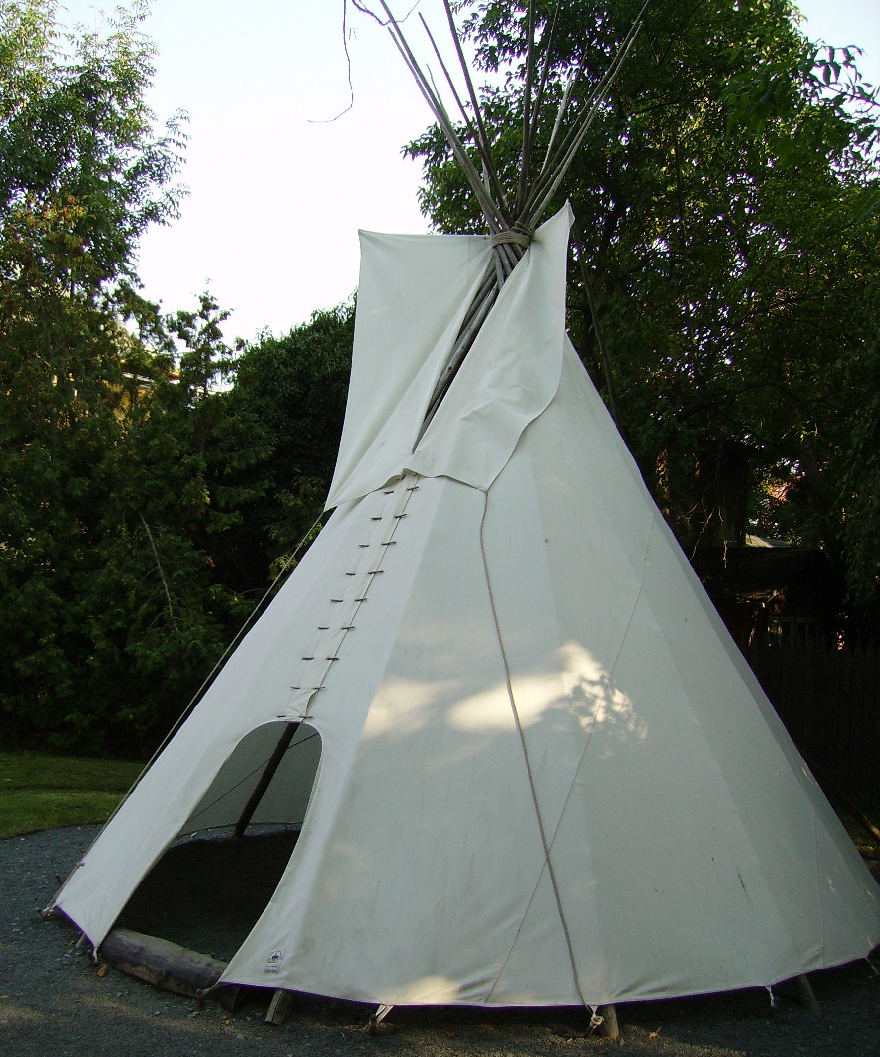http://fr.academic.ru/pictures/frwiki/75/Karl_May_Museum_Tipi.jpg