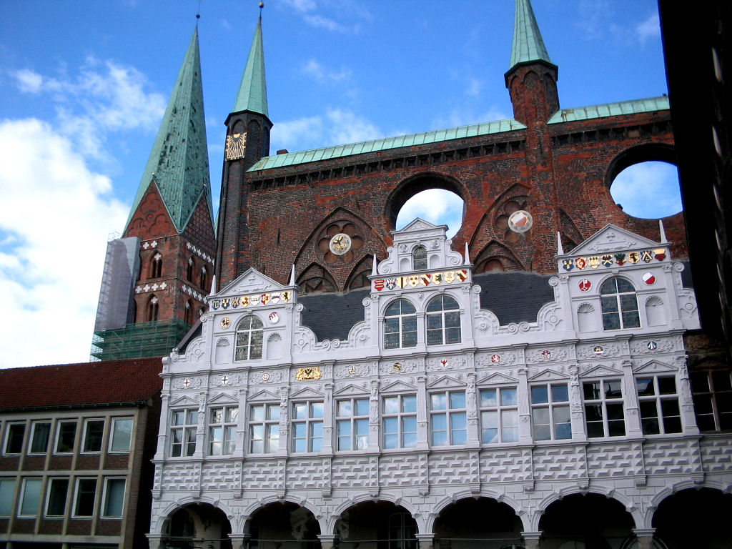 http://fr.academic.ru/pictures/frwiki/76/Lubeck-townhall-detail.JPG