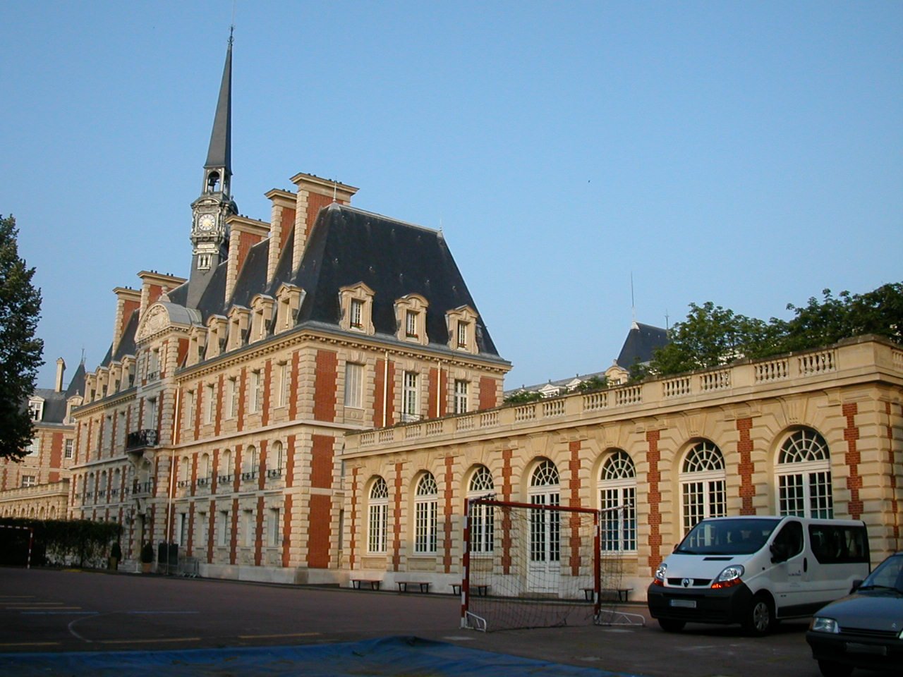 Lycée Louis Pasteur (NeuillysurSeine)
