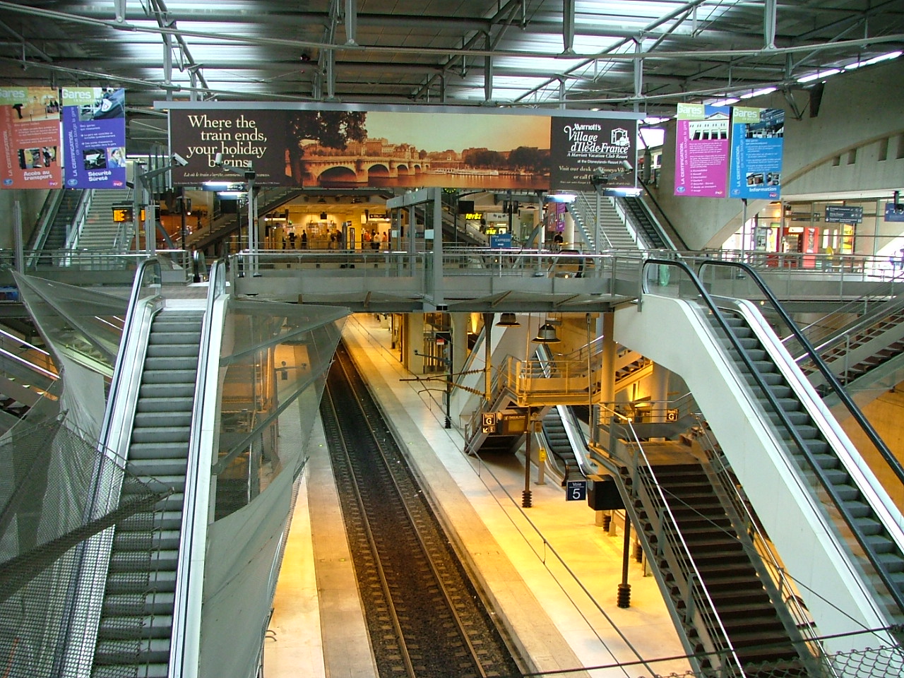 How to travel by train from Book Eurostar breaks with ShortBreaks award winning ABTA agent. Weekends, city breaks with hotel, travel to Paris, Bruges, Lille and Disneyland Paris.
