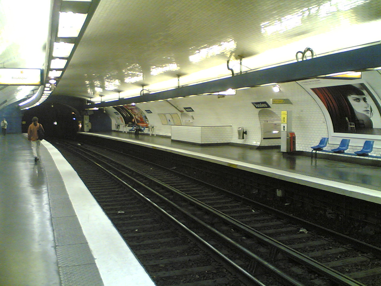 La station de la ligne 10. La station de la ligne 10.