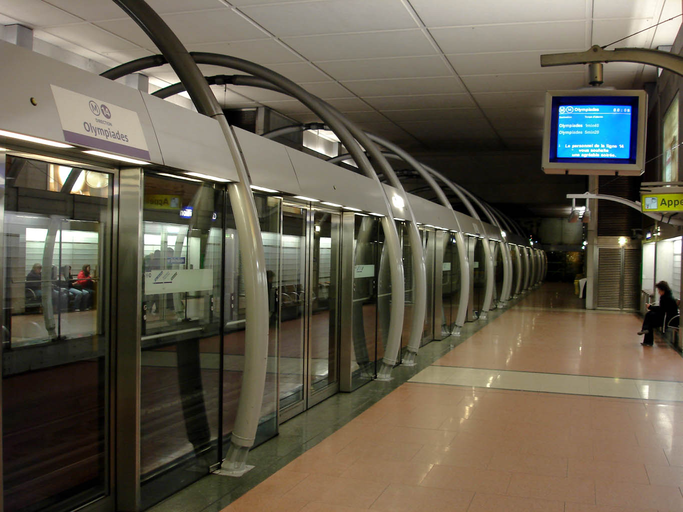 Metro_de_Paris_-_Ligne_14_-_Cour_Saint-Emilion_03.jpg