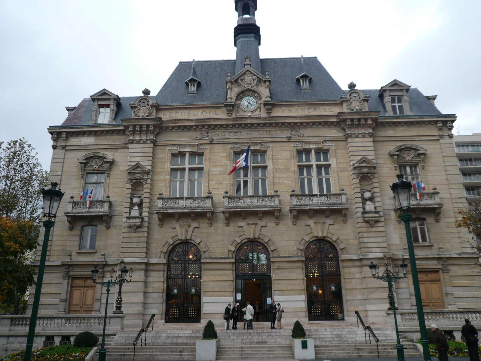 http://fr.academic.ru/pictures/frwiki/80/P1080870_Mairie_Colombes.JPG
