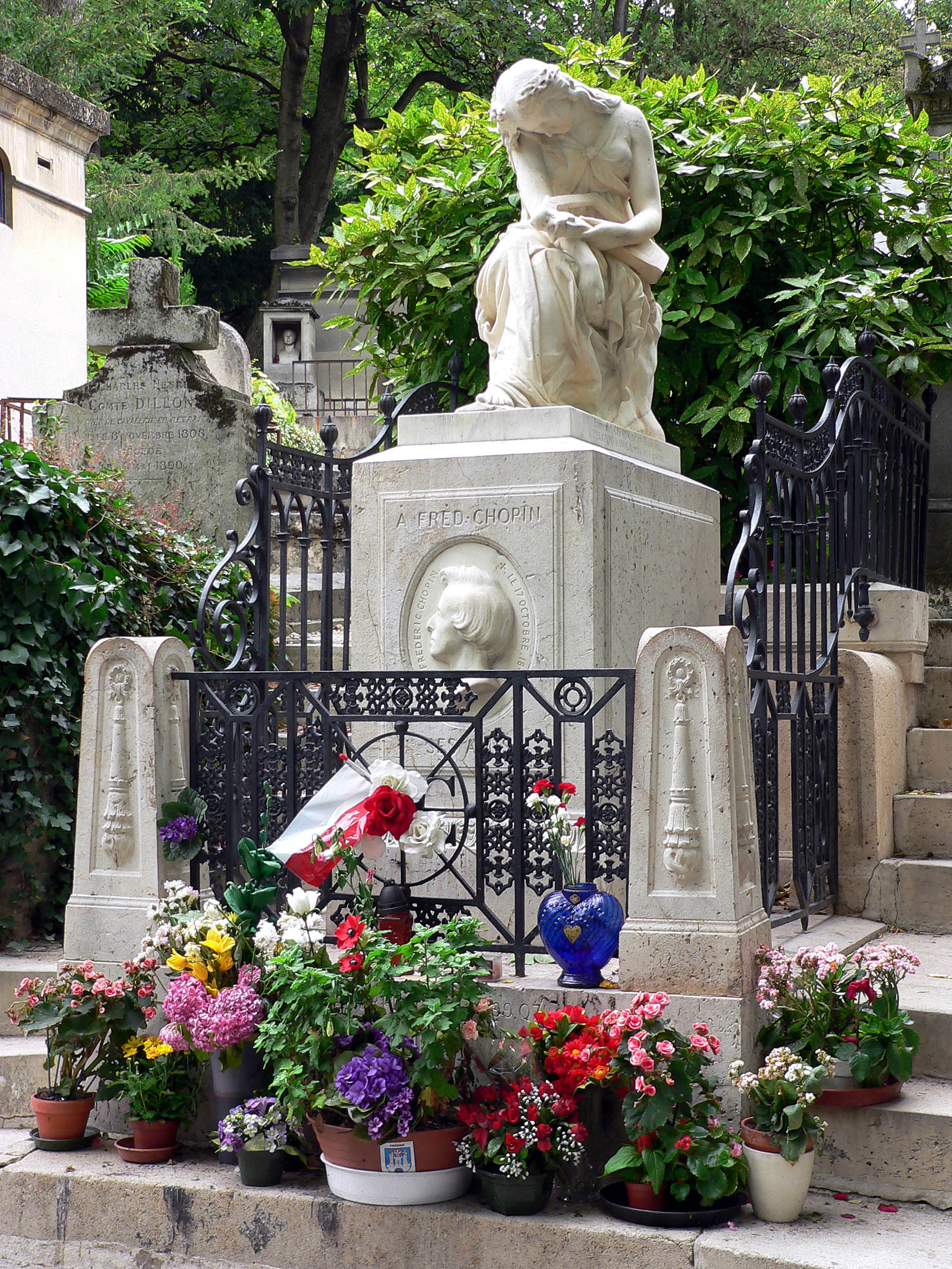 http://fr.academic.ru/pictures/frwiki/80/Pere-Lachaise_Chopin_grave.jpg