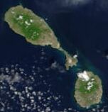 Image satellite de Saint-Christophe-et-Niévès avec l'île Saint-Christophe en bas à droite.