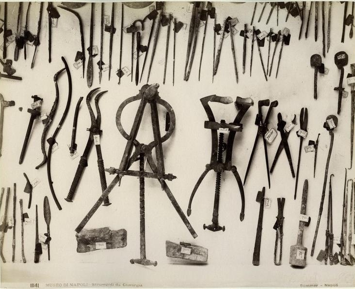 Instruments chirurgicaux Sommer,_Giorgio_%281834-1914%29_-_n._11141_-_Museo_di_Napoli_-_Strumenti_di_chirurgia