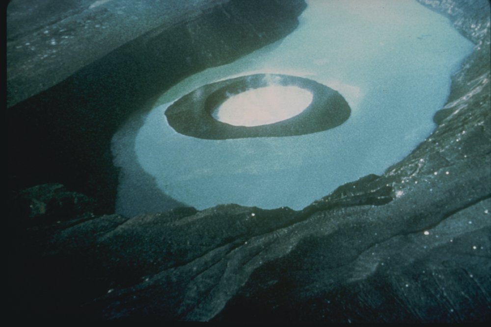 http://fr.academic.ru/pictures/frwiki/84/Taal_volcano_crater.jpg