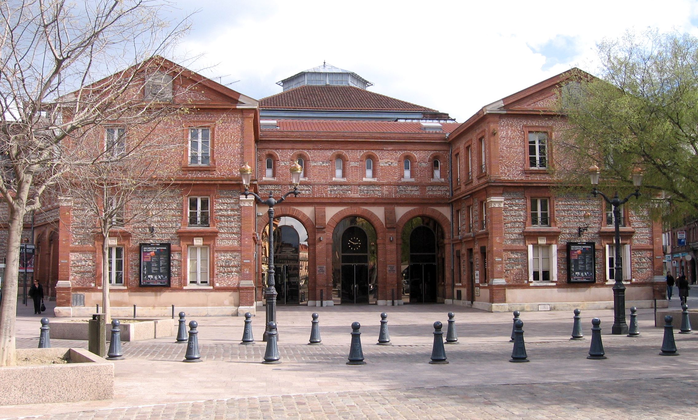 http://fr.academic.ru/pictures/frwiki/84/Toulouse-Halle_aux_grains.jpg