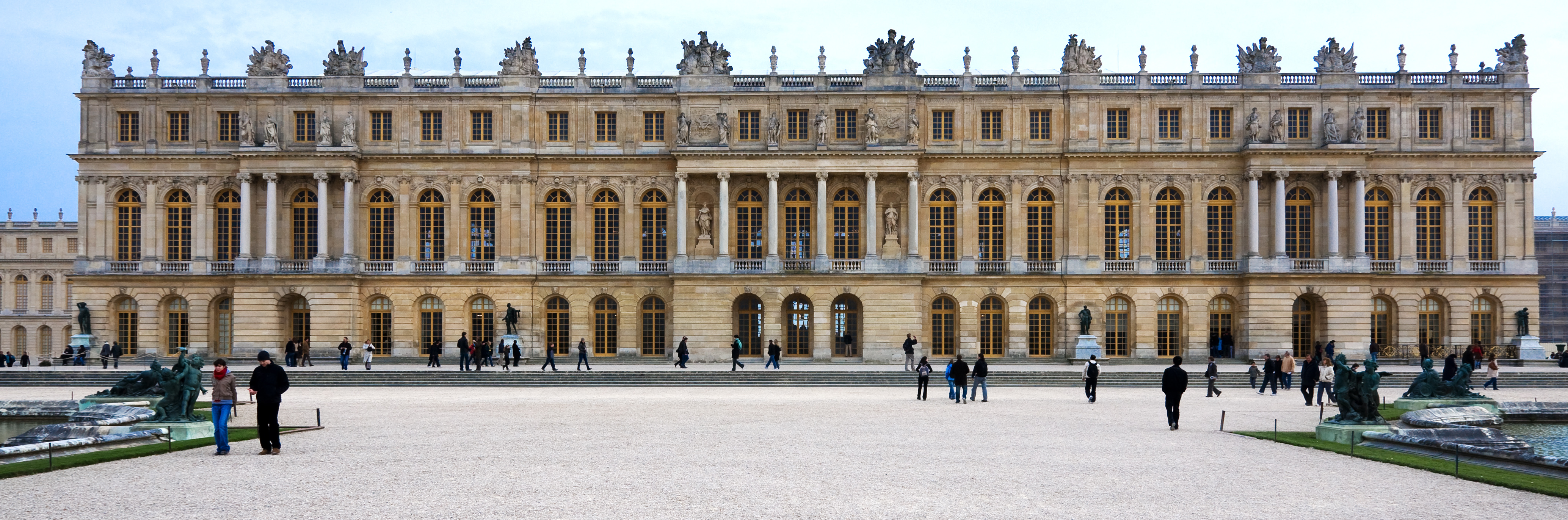 Versailles-FacadeJardin.jpg