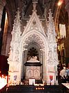 06 Tréguier Cathédrale Le tombeau de saint Yves -XIXe, néogothique-.JPG