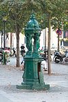 Fontaine Wallace 3 place de Lévis.jpg