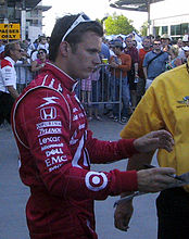 Wheldon en 2007 à Indianapolis lors du pole day