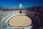 Amphitheatre Arles.jpg