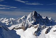 photo de monts enneigés dans les alpes bernoises