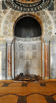 Vue centrée sur la niche du mihrab dont l’état actuel date du IXe siècle.