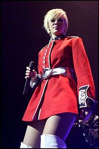 Lorie lors de sa tournée Le Tour 2Lor en 2008.