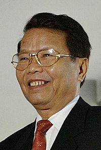 Tran Duc Luong, Nov 17, 2004.jpg