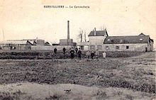 La Cartoucherie Française à Survilliers (95) peu après sa création en 1903; installée dans une ancienne ferme visible sur l'image et toujours existante.