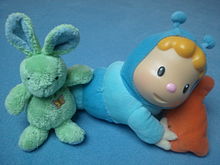 Doudous (peluches) pour enfants, un petit lapin vert et une luciole bleue