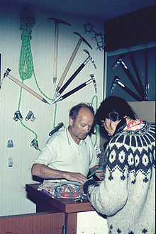 Fernand Petzl dans son atelier en 1977