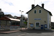 Le bâtiment voyageurs historique de la gare, toujours en service.