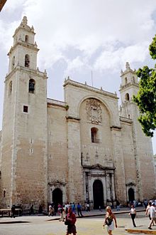 Accéder aux informations sur cette image nommée Merida-cathedral.jpg.