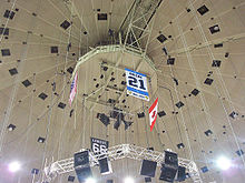 Photographie de la bannière en la mémoire de Michel Brière dans le Mellon Arena.