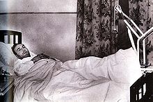 Photo de Morenz dans un lit d'hôpital.