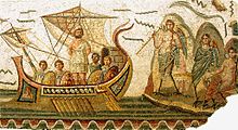 Ulysse est attaché sur le mât d’un navire ; quatre marins sont représentés avec un bouclier ; deux sirènes font de la musique et chantent pour tenter d’attirer les marins sur les récifs.