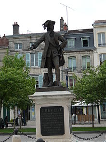 Photographie montrant la statue du général Chevert à Verdun