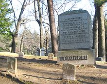 La tombe d'Henry David Thoreau, au cimetière de Sleepy Hollow.