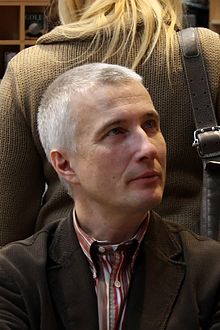 Vincent Engel durant une séance de dédicace lors de l'édition 2011 de la Foire du livre de Bruxelles.