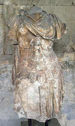 Statue de la personnification de l’Odyssée, placée dans la Bibliothèque de Pantainos à Athènes, Musée de l'Agora antique d'Athènes