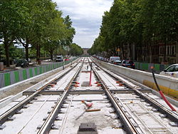 Avancement des travaux en juillet 2011 sur le boulevard Soult, vue nord (haut) vers la porte de Saint-Mandé et sud (bas) vers la porte de Montempoivre.