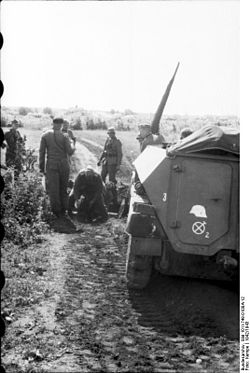 Bundesarchiv Bild 101I-748-0100A-12, Russland, Schützenpanzer Division Großdeutschland.jpg