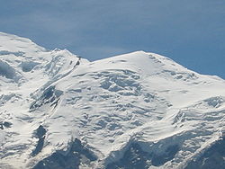 Le mont Blanc (à gauche), les Bosses (au centre) et le dôme du Goûter (à droite)