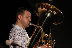 François Thuillier en concert en 2009.