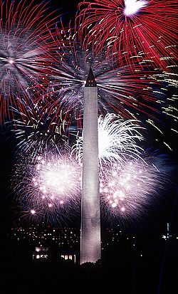 Fourth of July fireworks behind the Washington Monument, 1986.jpg